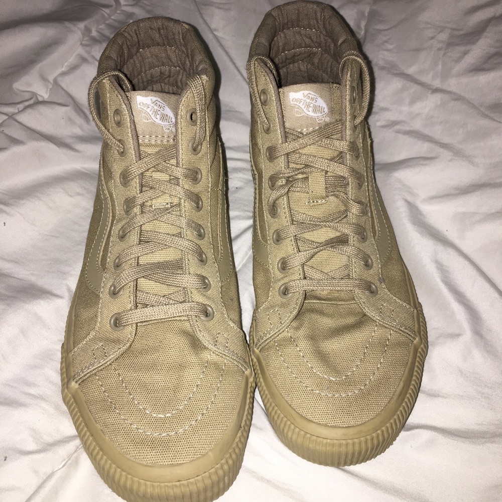 Hightop tan vans